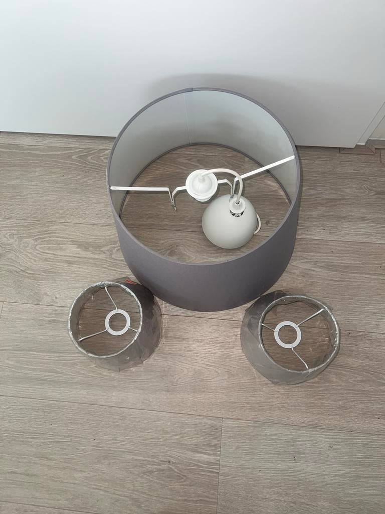 Set lampenkappen grijs – groot + 2 kleine, Ophalen, Gebruikt, 25 tot 50 cm, Rond