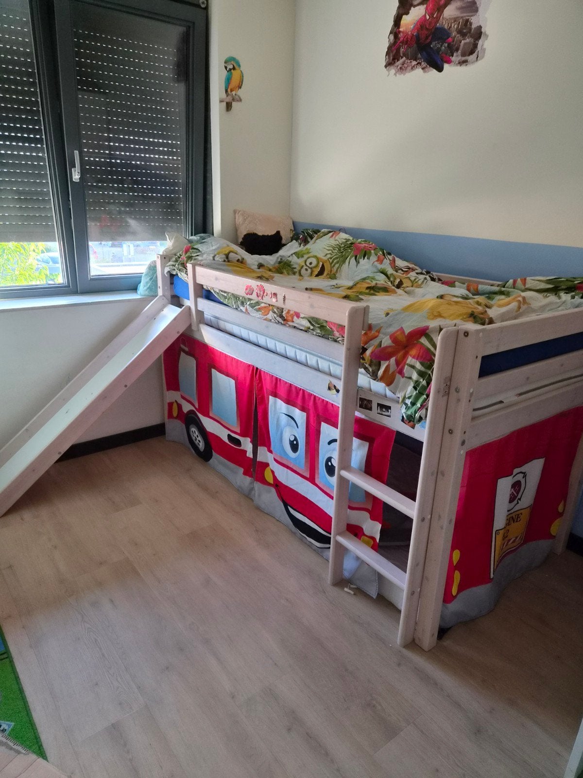 Kinderbed met glijbaan en brandweer thema, Kinderen en Baby's, Gebruikt, Lattenbodem, 70 tot 85 cm, Ophalen of Verzenden