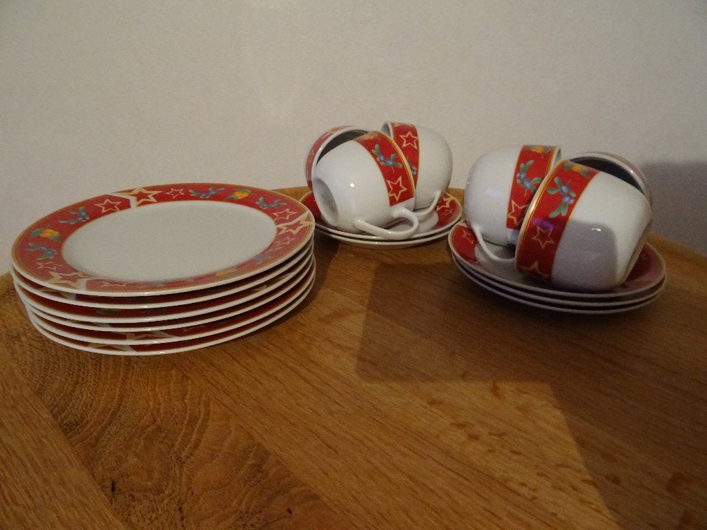 Kerstservies 6 bordjes en 5 kop en schotels, Diversen, Kerst, Ophalen of Verzenden, Zo goed als nieuw