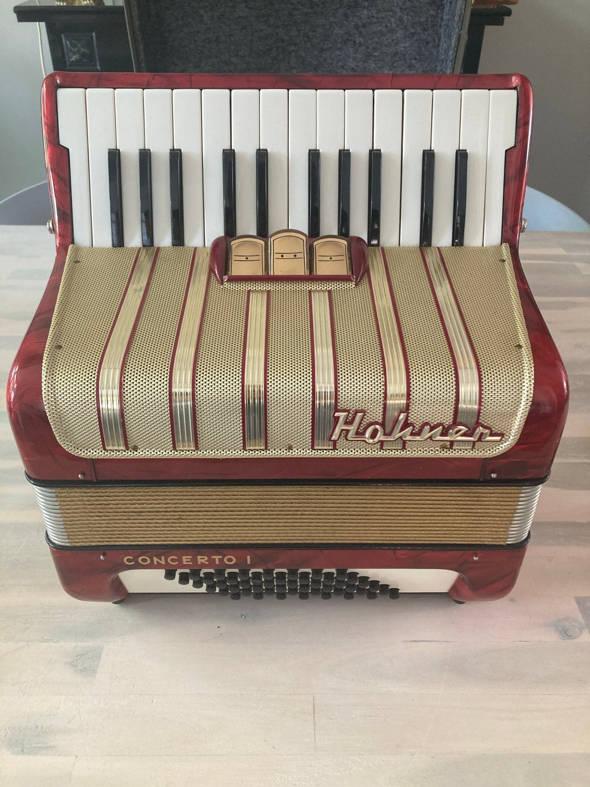 Hohner Concerto I Accordeon - Rood met Koffer en Riemen, Muziek en Instrumenten, Accordeons, Met koffer, Hohner, 48-bas, Gebruikt