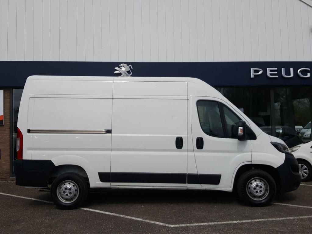 Peugeot Boxer GB 333 L2H2 BlueHDi 140PK TREKHAAK | Navigatie, Gebruikt, Euro 6, 4 cilinders, Wit