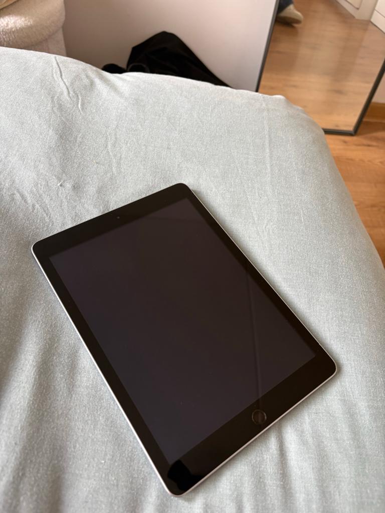 Apple iPad (5e generatie) 32GB Wi-Fi Space Grey A1822, Gebruikt, 32 GB, Apple iPad, Grijs