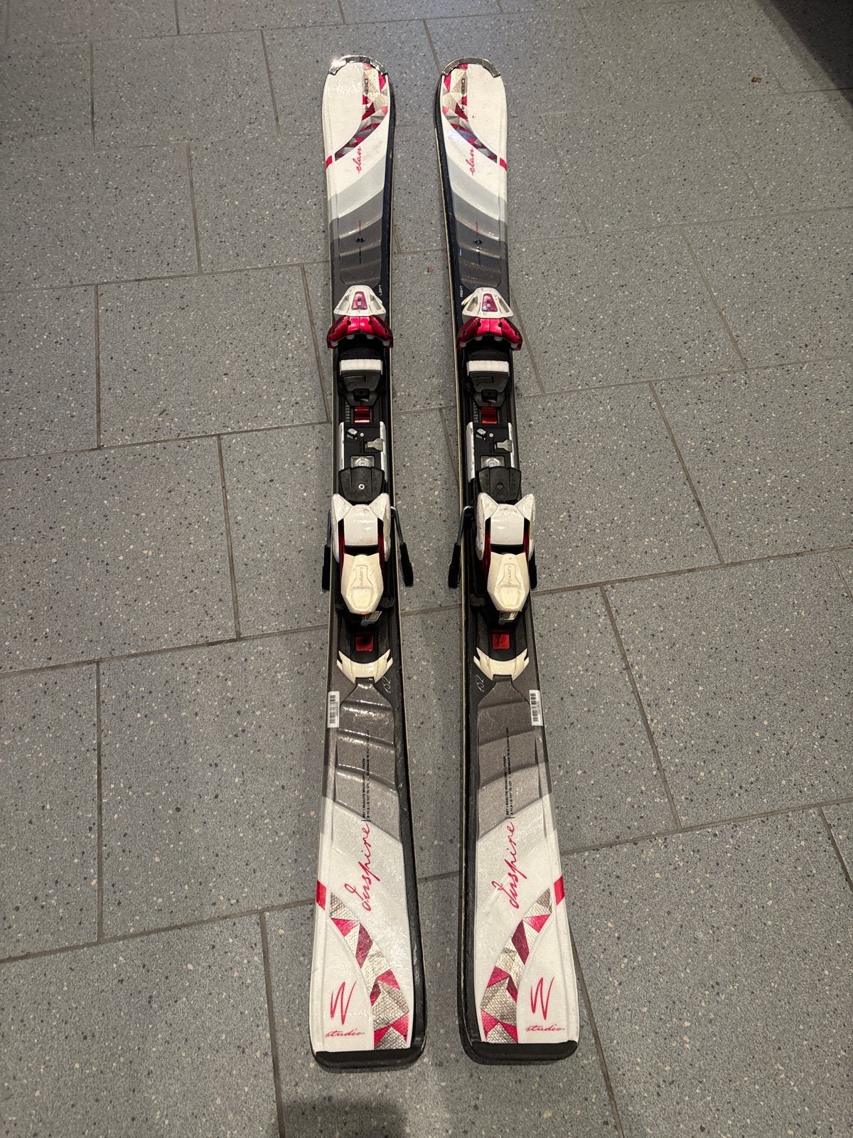 Elan Inspire Ski's 152 cm met bindingen, Sport en Fitness, Skiën en Langlaufen, 140 tot 160 cm, Gebruikt, Skiën, Ski's