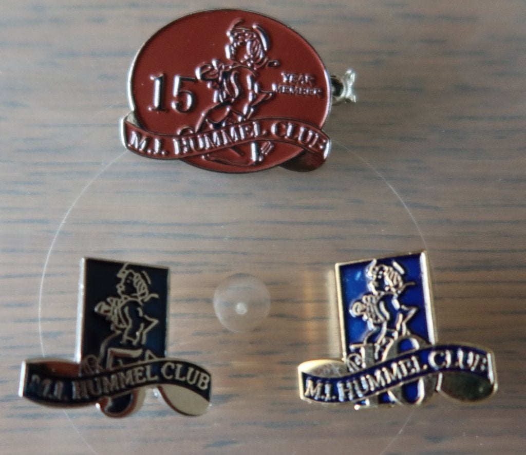 M.I.Hummel club pin/speldjes voor 5 , 10 en 15 jaar lidmaats, Ophalen of Verzenden, Zo goed als nieuw, Merk, Speldje of Pin