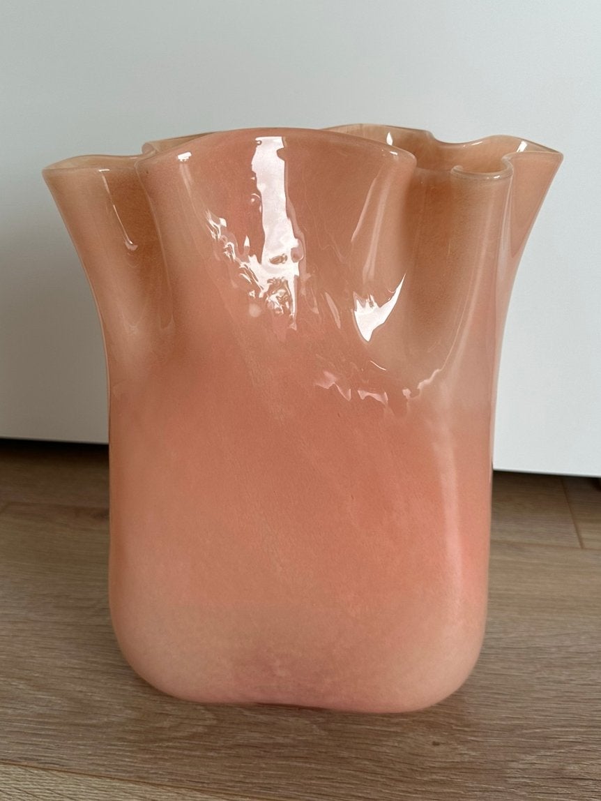 Vintage Retro Glazen Vaas Zalmroze Golvende Rand Organisch, Ophalen, Gebruikt, Glas