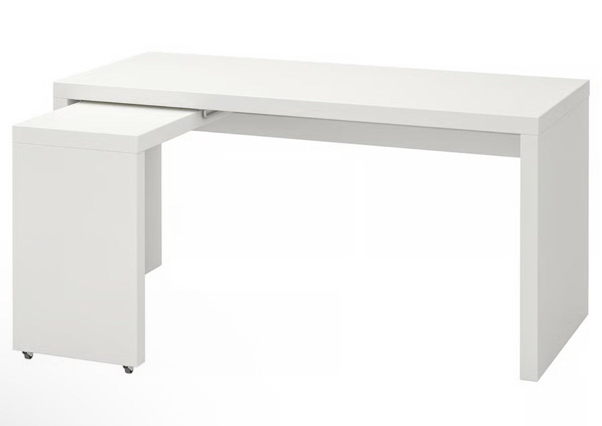 Zwarte bureautafel ikea malm gratis ophalen ridderkerk, Huis en Inrichting, Bureaus, Ophalen, Gebruikt, Zwart, Hout