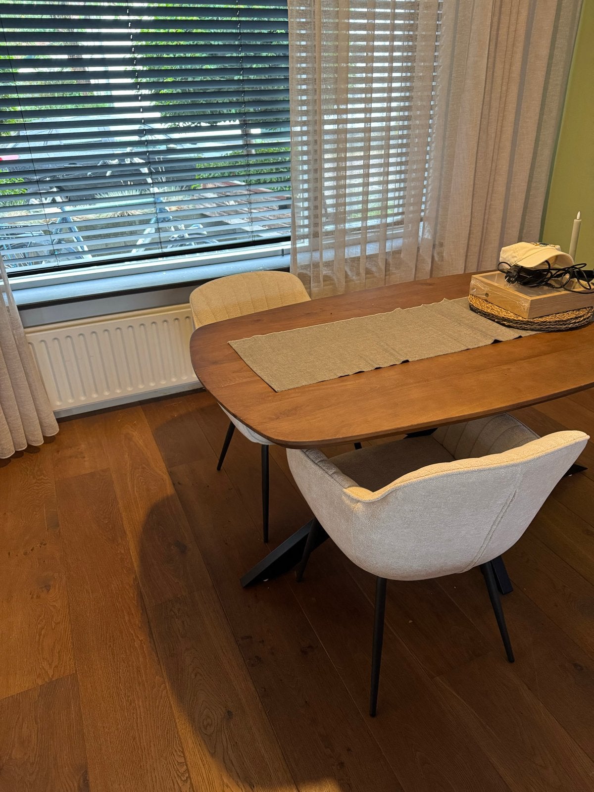 2x Kwantum eetkamerstoelen - Gebroken wit, Huis en Inrichting, Stoelen, Ophalen, Twee, Wit, Zo goed als nieuw