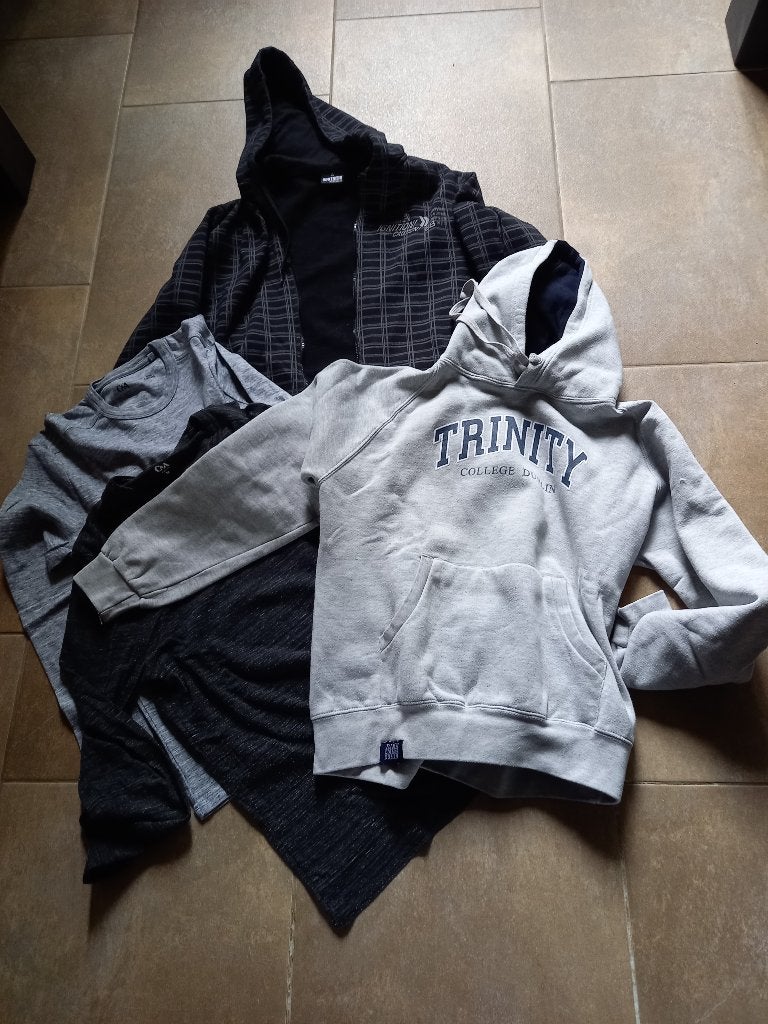 3 truien en 1 vest mt M, Ophalen of Verzenden, Zo goed als nieuw, Overige kleuren