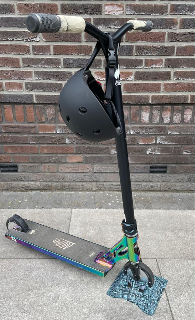 Nitro Stuntstep 91 cm met Helm - Zo goed als nieuw, Fietsen en Brommers, Steps, Ophalen of Verzenden, Zo goed als nieuw, Gewone step