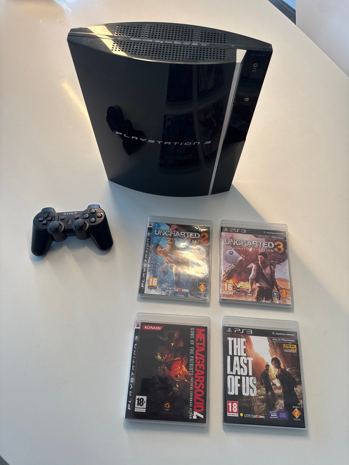 PS3 met 4 topgames: Uncharted, Metal Gear Solid, The Last of, Spelcomputers en Games, 40 GB, Verzenden, Phat, Met 1 controller