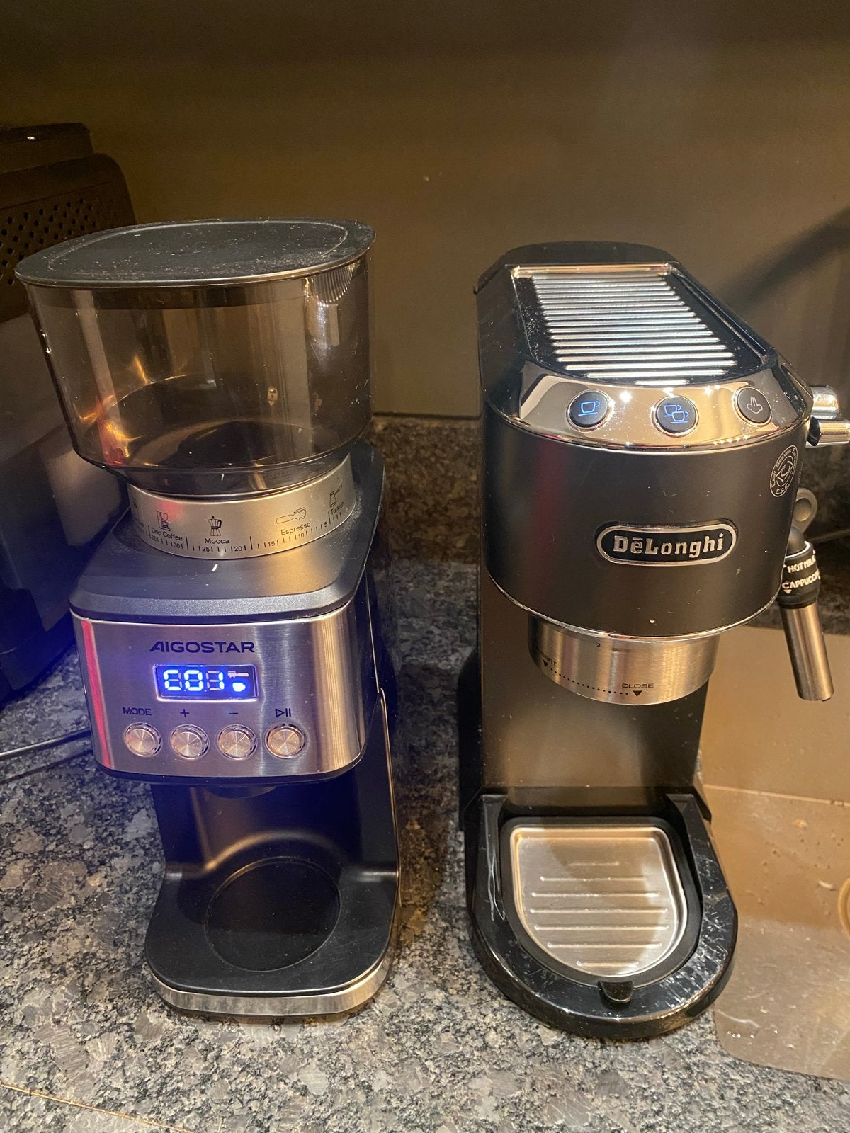 DeLonghi Espresso apparaat & Aigostar Koffiebonen maler, Ophalen, Afneembaar waterreservoir, Koffiemachine, Koffiebonen