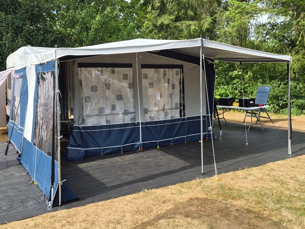 Hobby de Luxe 440SFE - Compleet met voortent en mover, Luifel, Hobby, Frans bed, Treinzit