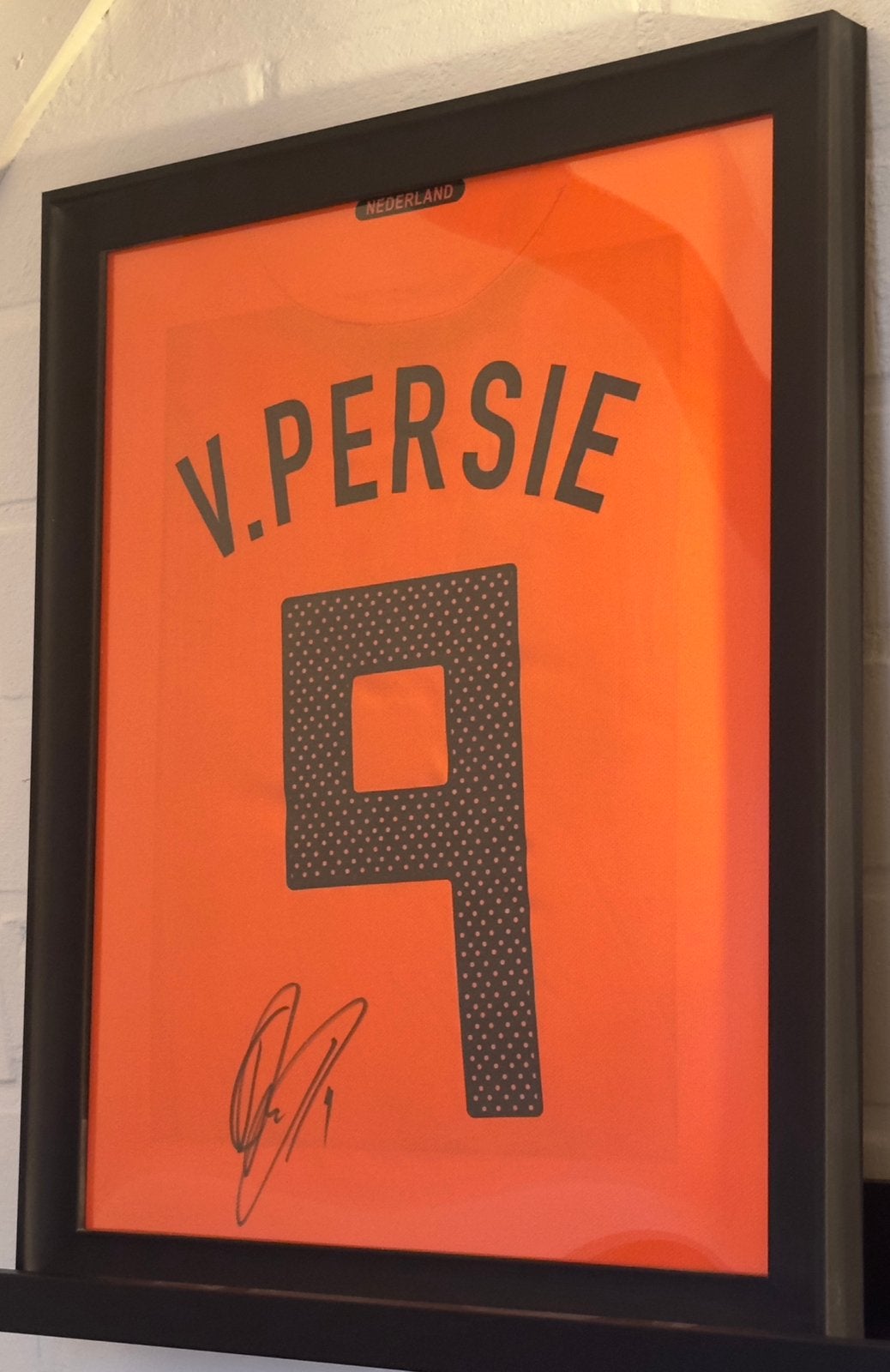 Gesigneerd Oranje shirt Robin van Persie (ingelijst), Verzamelen, Ophalen of Verzenden, Zo goed als nieuw, Overige binnenlandse clubs