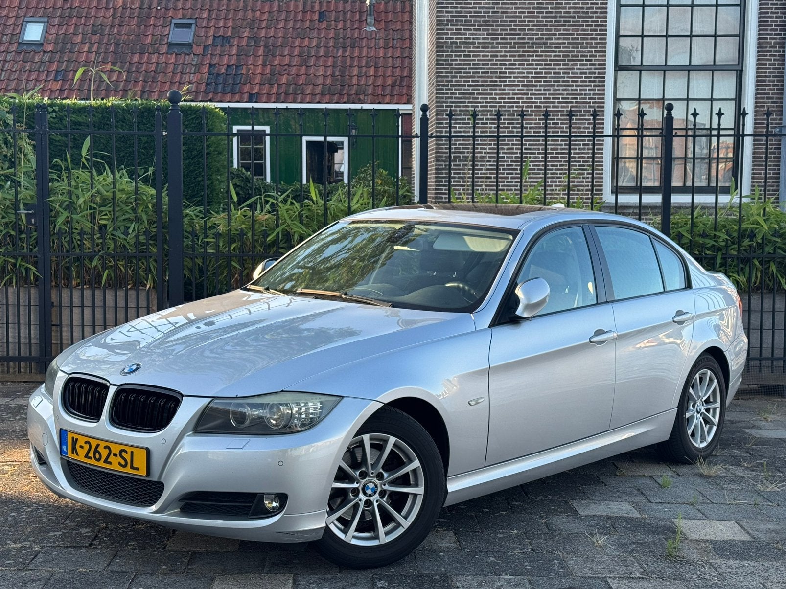 BMW 3-Serie 318i E90 - Compleet onderhouden - Open dak, Bluetooth, Achterwielaandrijving, Euro 6, Leder en Stof