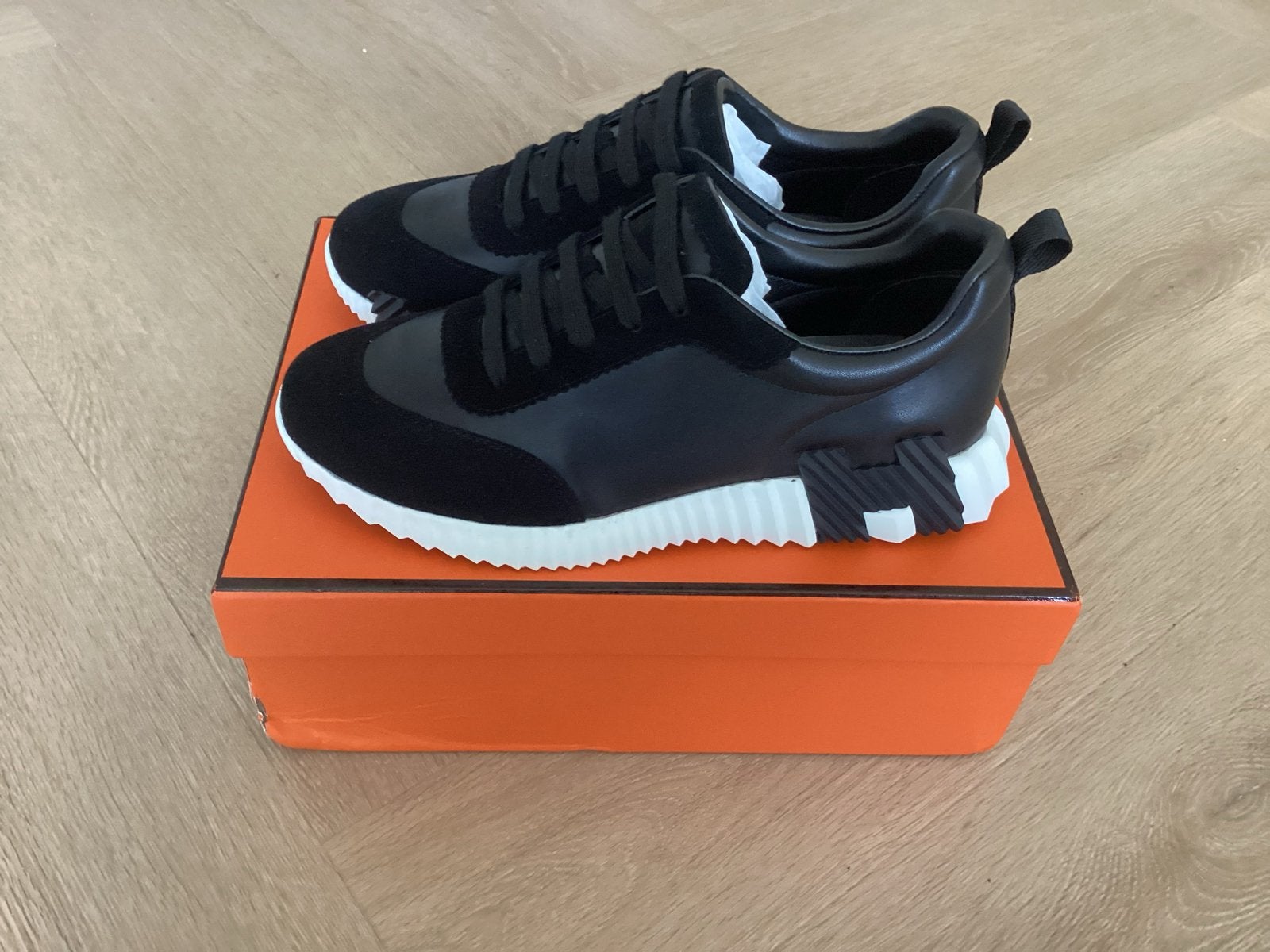 Hermès Sneakers Zwart Maat 43 - gloednieuw, Zwart, Nieuw, Ophalen of Verzenden, Sneakers of Gympen
