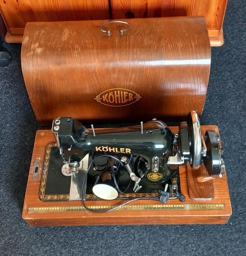 Oude antieke naaimachine Köhler compleet., Ophalen