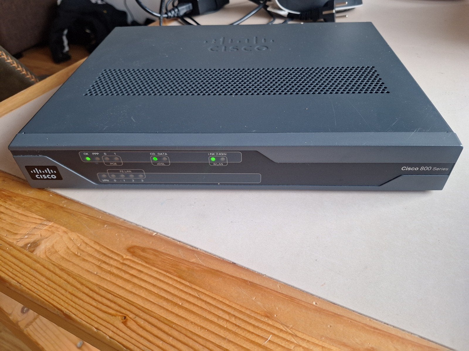Cisco 800 Series Router - Model 887VAW, Ophalen of Verzenden, Gebruikt, Router, Cisco