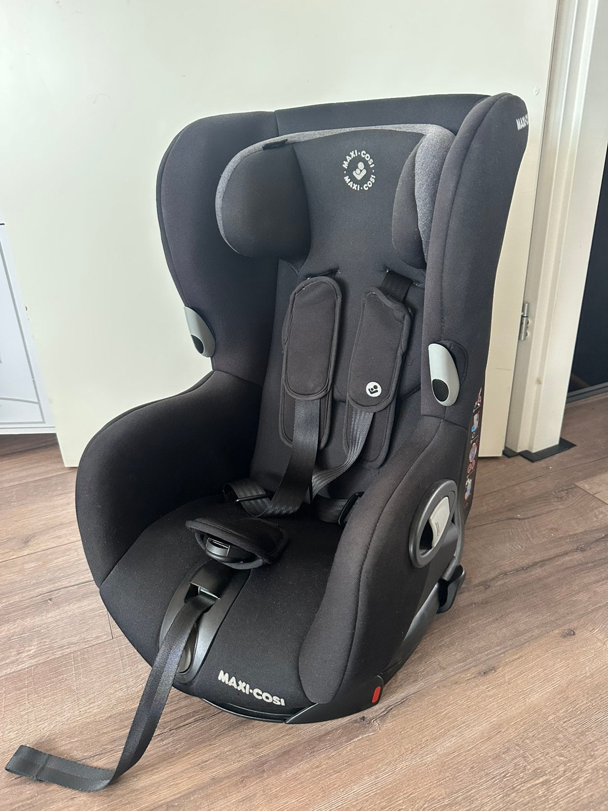 Maxi-Cosi Axiss autostoel – draaibaar, Ophalen, Autogordel, 9 t/m 18 kg, Zo goed als nieuw