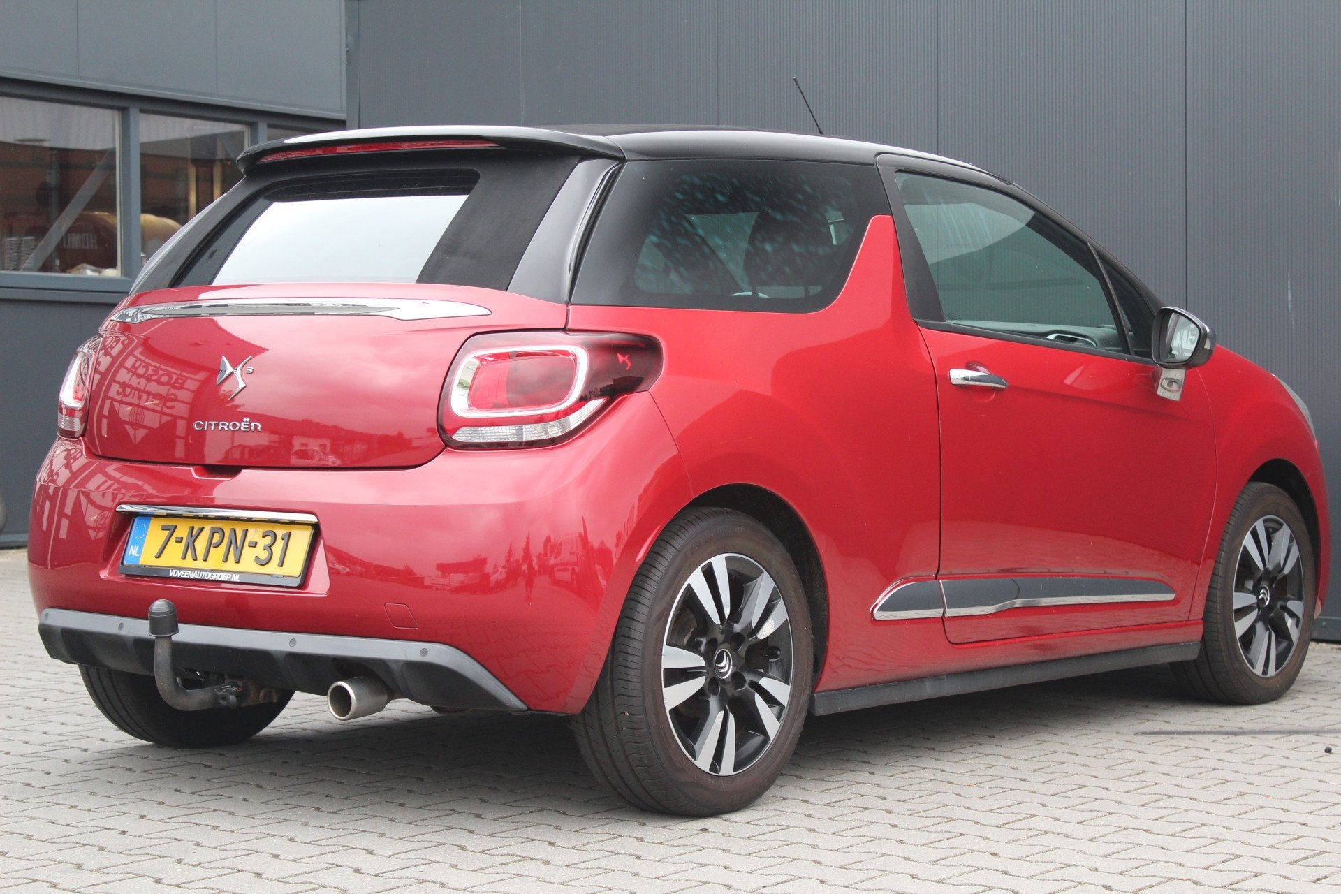 Citroën DS3 Cabrio 1.2 VTi So Chic | Incl. 12 maanden garan, Zwart, 82 pk, Bedrijf, Handgeschakeld