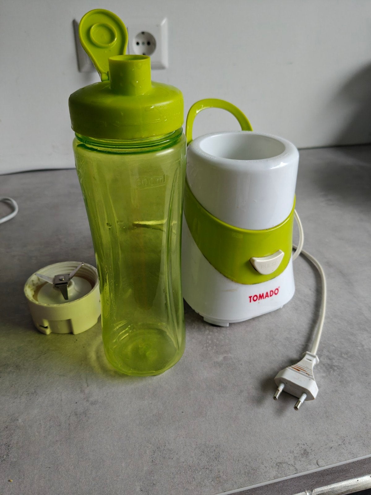 Tomado Blender - Compacte en Handige Smoothie Maker, Witgoed en Apparatuur, Blenders, Blender, Ophalen of Verzenden