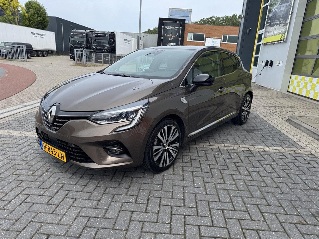 Renault Clio 1.3 TCe Initiale Paris Franse luxe in compacte, Gebruikt, 4 cilinders, 49 €/maand, Bedrijf