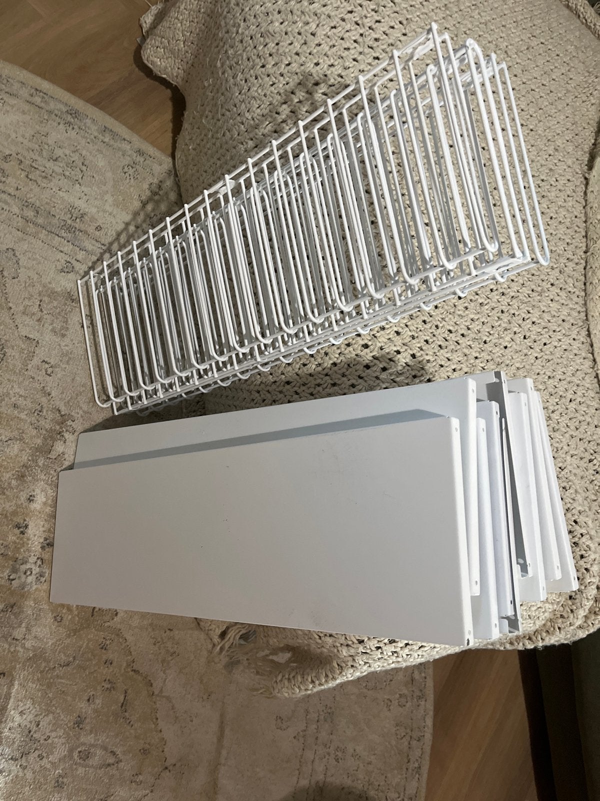 Witte metalen planken en rekken voor opslag/ Tomado rek, Ophalen