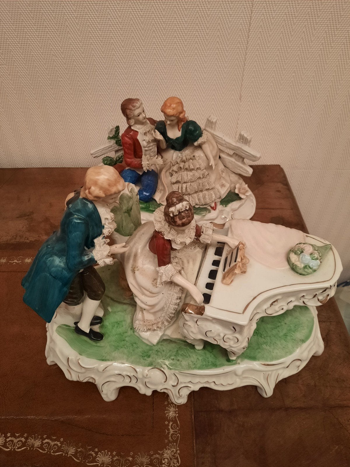 Vintage Porseleinen Beeldje: Romantisch Paar en Pianist, Ophalen
