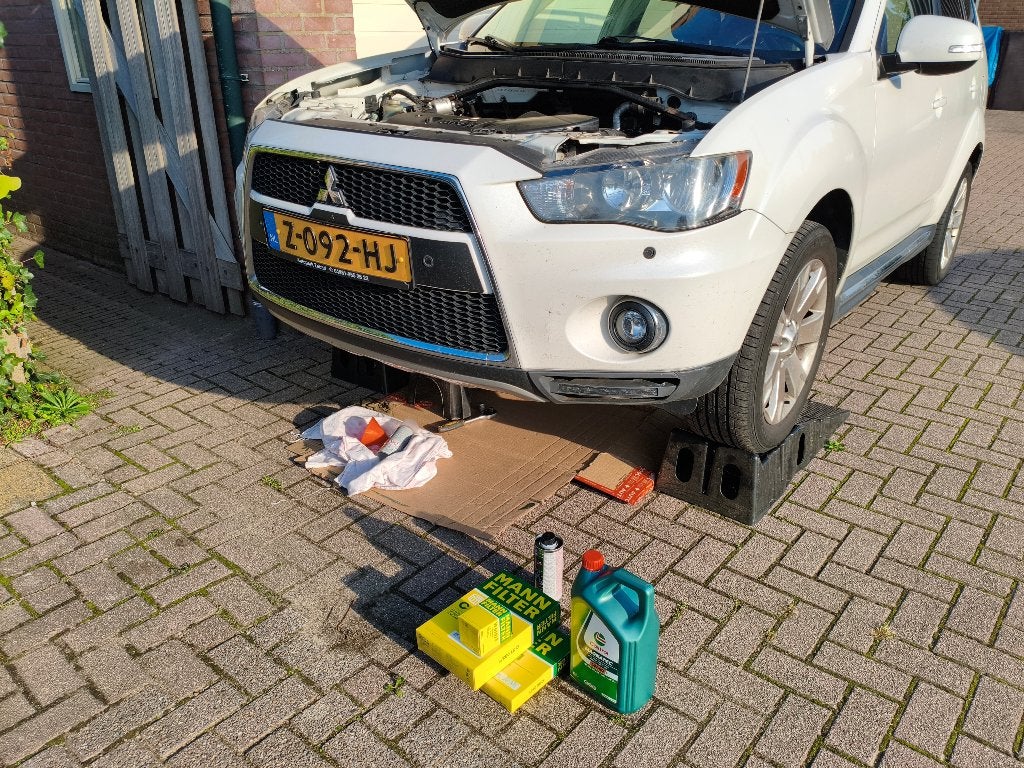 Foto 7 van Mitsubishi Outlander 2.4 125KW 4WD 2010 Wit