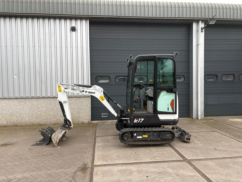 Bobcat E17 minigraver 2022 200 uur 3 bakken ALS NIEUW, Zakelijke goederen, Machines en Bouw | Kranen en Graafmachines, Ophalen