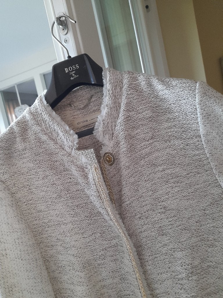 EXCLUSIEF stijlvol 100 CM vest STROKE 40 -GRATIS zend, Kleding | Dames, Verzenden, Zo goed als nieuw, Maat 38/40 (M), Beige