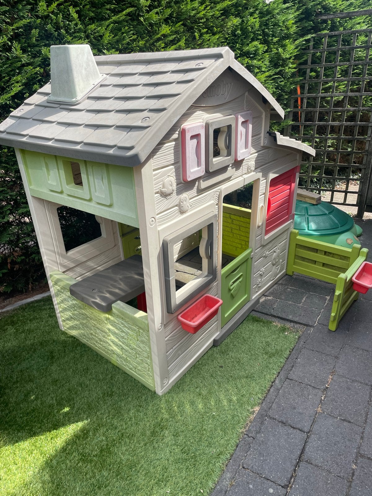 Smoby Speelhuisje met Schoorsteen en Picknicktafel, Ophalen, Gebruikt, Kunststof