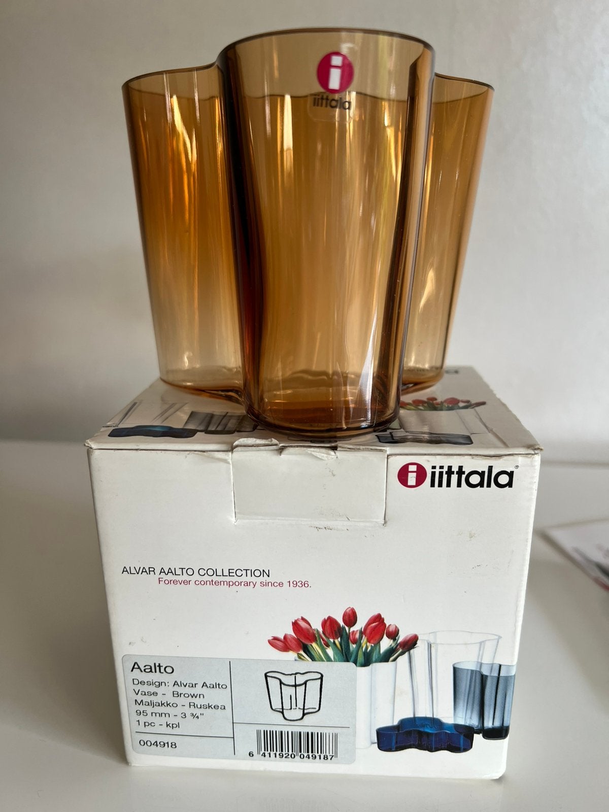 Nieuw in doos Iittala Alvar Aalto Vaas Brown -Ruskea 95 mm, Ophalen of Verzenden, Nieuw, Glas