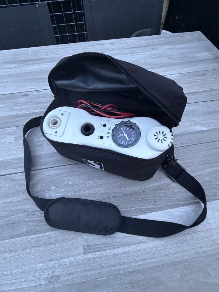 Elektrische pomp, rubberboot, Watersport en Boten, Bootonderdelen, Zo goed als nieuw, Overige typen, Motorboot, Ophalen