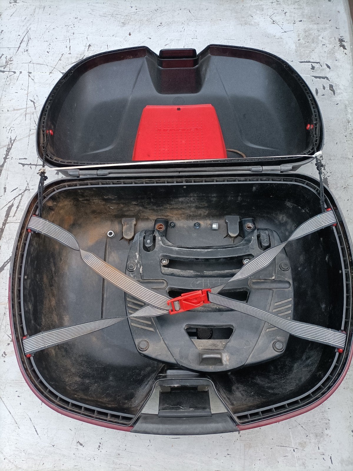 Givi Topkoffer met bevestiging voor Pan European 1100, Ophalen of Verzenden, Gebruikt