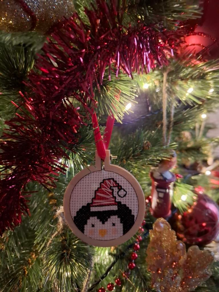 Geborduurde Kerst boomhanger - Pinguin, Diversen, Kerst, Ophalen of Verzenden, Nieuw