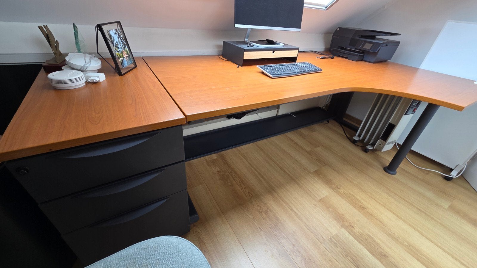 Bureau met ladeblok - walnoot / grijs, Met lades, Gebruikt, Hout, Hoekbureau