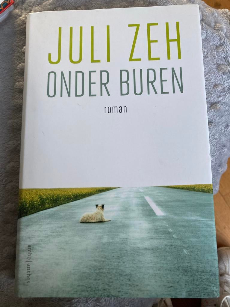 Juli Zeh -Onder Buren -  Zeh - Roman over plattelandsleven, Ophalen of Verzenden, Zo goed als nieuw, Nederland