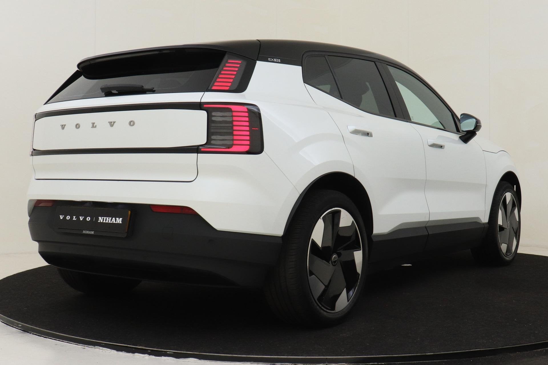 Volvo EX30 SINGLE MOTOR EXTENDED RANGE PLUS 69 kWh -HARMAN/K, Auto's, Automaat, Achterwielaandrijving, Gebruikt, Leder en Stof