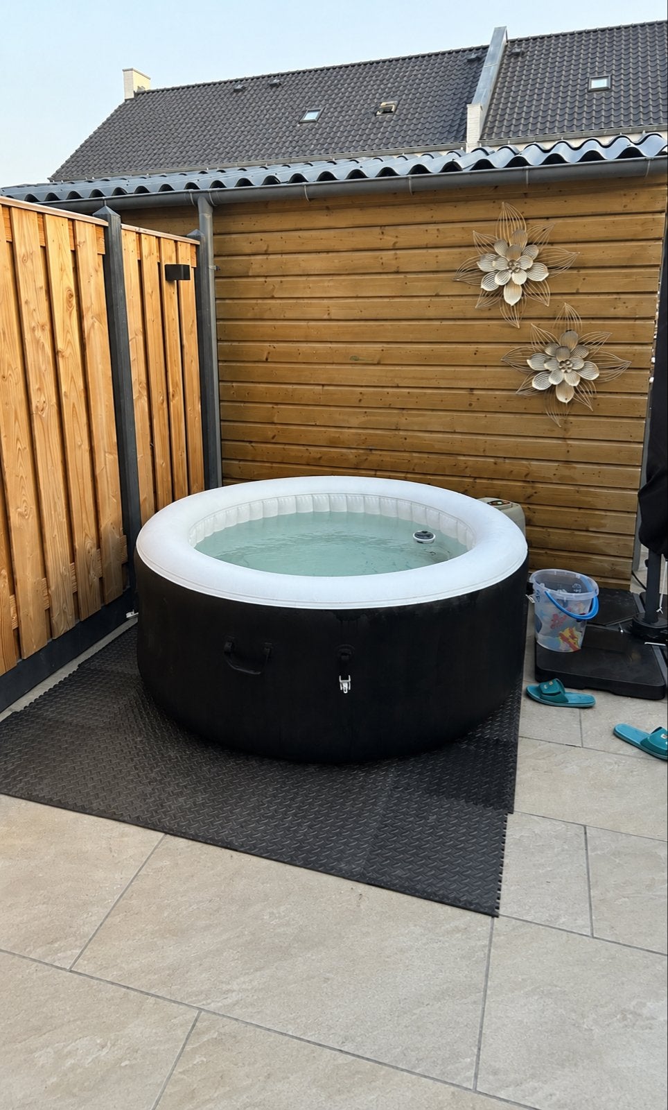 Opblaasbare lazy-set spa jacuzzi met klein gaatje in de rand, Ophalen, Gebruikt, Pomp, Opblaasbaar