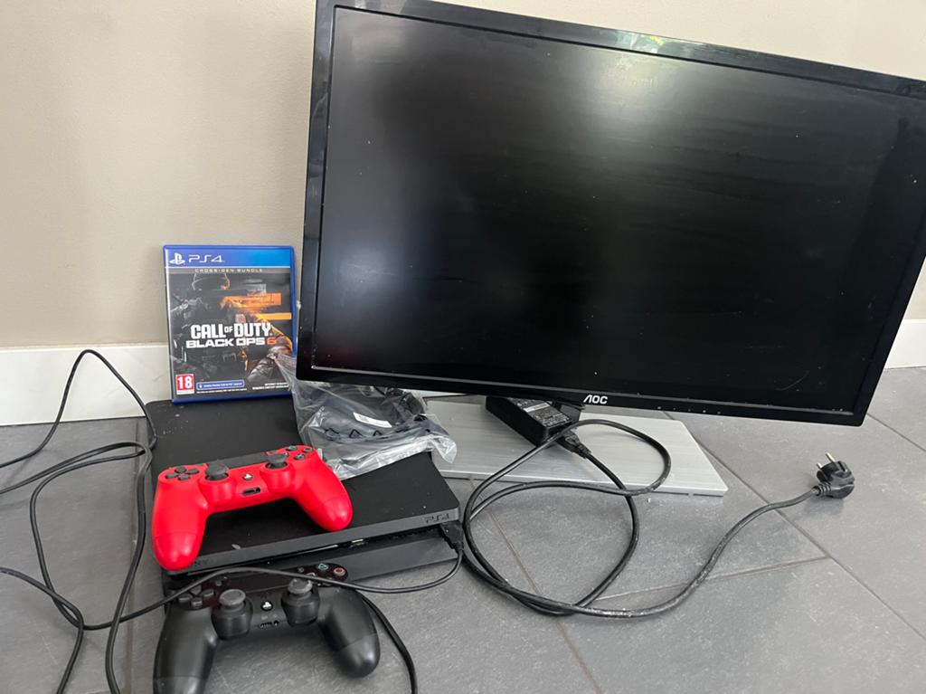 Playstation 4 met beeldscherm, controllers en black ops 6, Ophalen, Gebruikt, Overige genres, 2 spelers