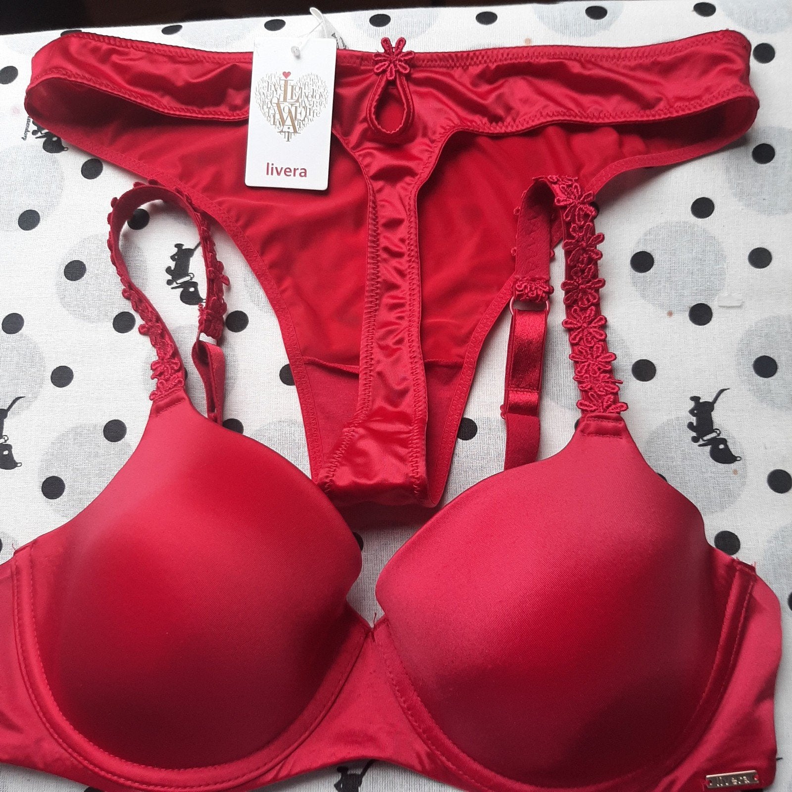 Setje Livera.  Rood. Bh 85 B. Nieuwe string L.., Kleding | Dames, Ophalen of Verzenden, Rood, Setje