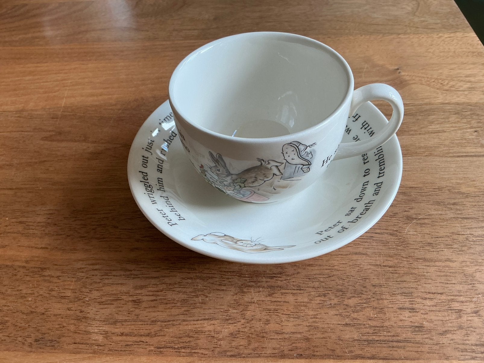 Kop en schotel - Peter Rabbit - Wedgwood - Beatrix Potter, Ophalen of Verzenden, Zo goed als nieuw, Porselein, Kop(pen) en/of Schotel(s)
