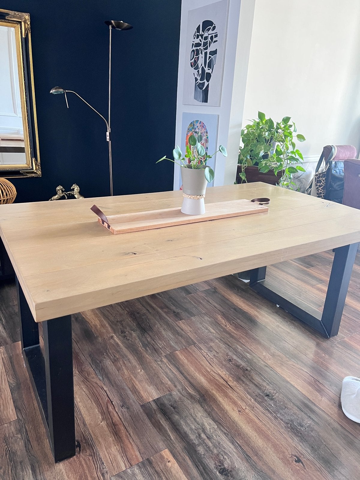 Robuuste eettafel met metalen poten - Modern design, Ophalen, 100 tot 150 cm, Zo goed als nieuw, 150 tot 200 cm