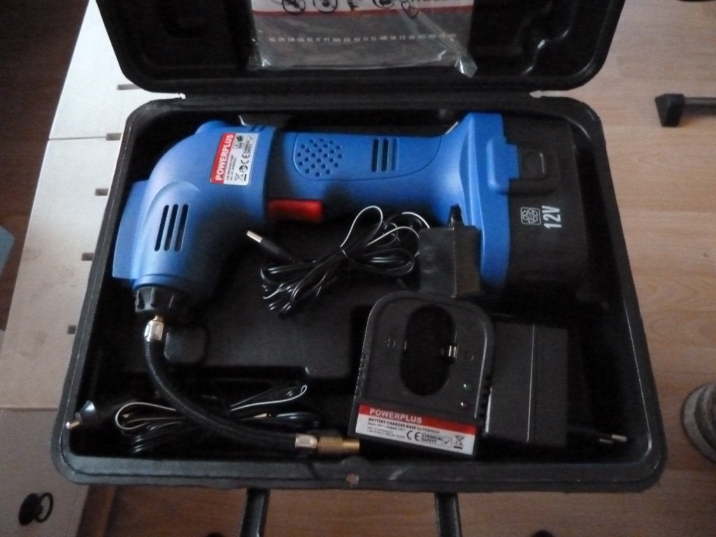Powerplus air pump 12 volt, Doe-het-zelf en Verbouw, Compressors, Ophalen of Verzenden, Zo goed als nieuw, Minder dan 200 liter/min