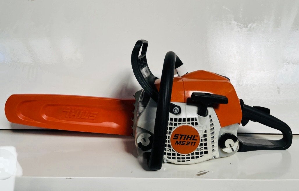 Stihl 211 benzine kettingzaag te koop!!, Ophalen, Kettingzaag, Zo goed als nieuw, 30 tot 70 mm
