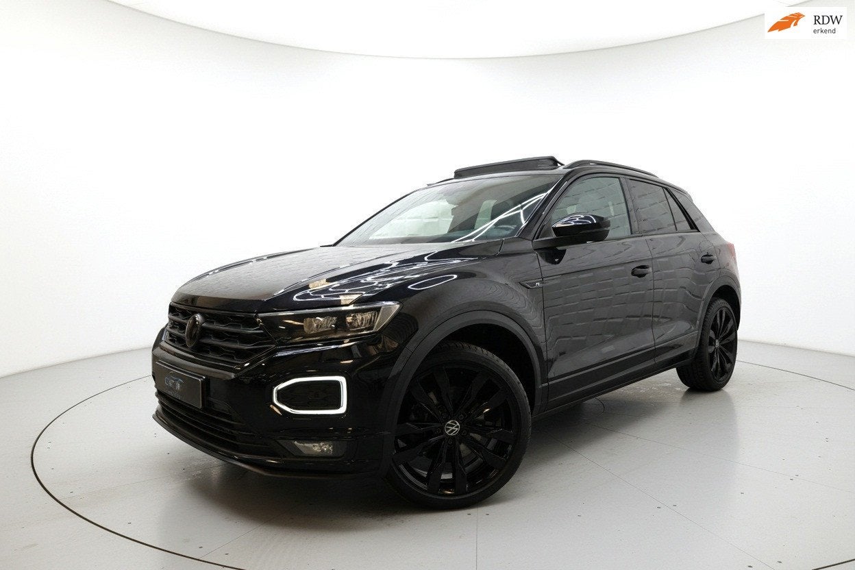 Volkswagen T-ROC 1.5 TSI 3x R LINE PANO VIRTUAL KEYLESS CAM, Auto's, Dealer onderhouden, 4 cilinders, 150 pk, Zwart