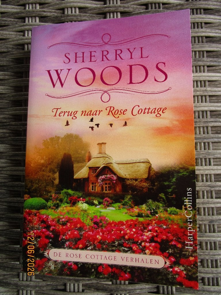 Terug naar Rose Cottage - Sherryl Woods (HarperCollins), Boeken, Gelezen, Ophalen of Verzenden, Nederland, Sherryl Woods