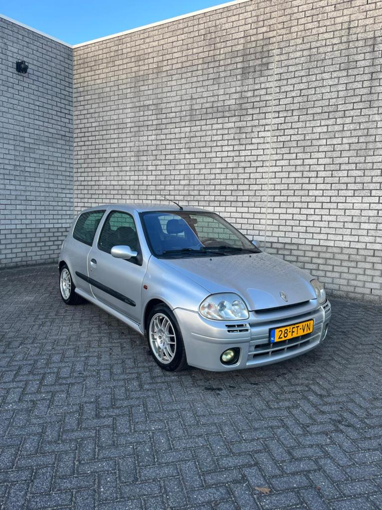 Renault Clio 2.0 RS 16V 172/182 NIEUWE DBRIEM, 1998 cc, 40 €/maand, 4 cilinders, Handgeschakeld