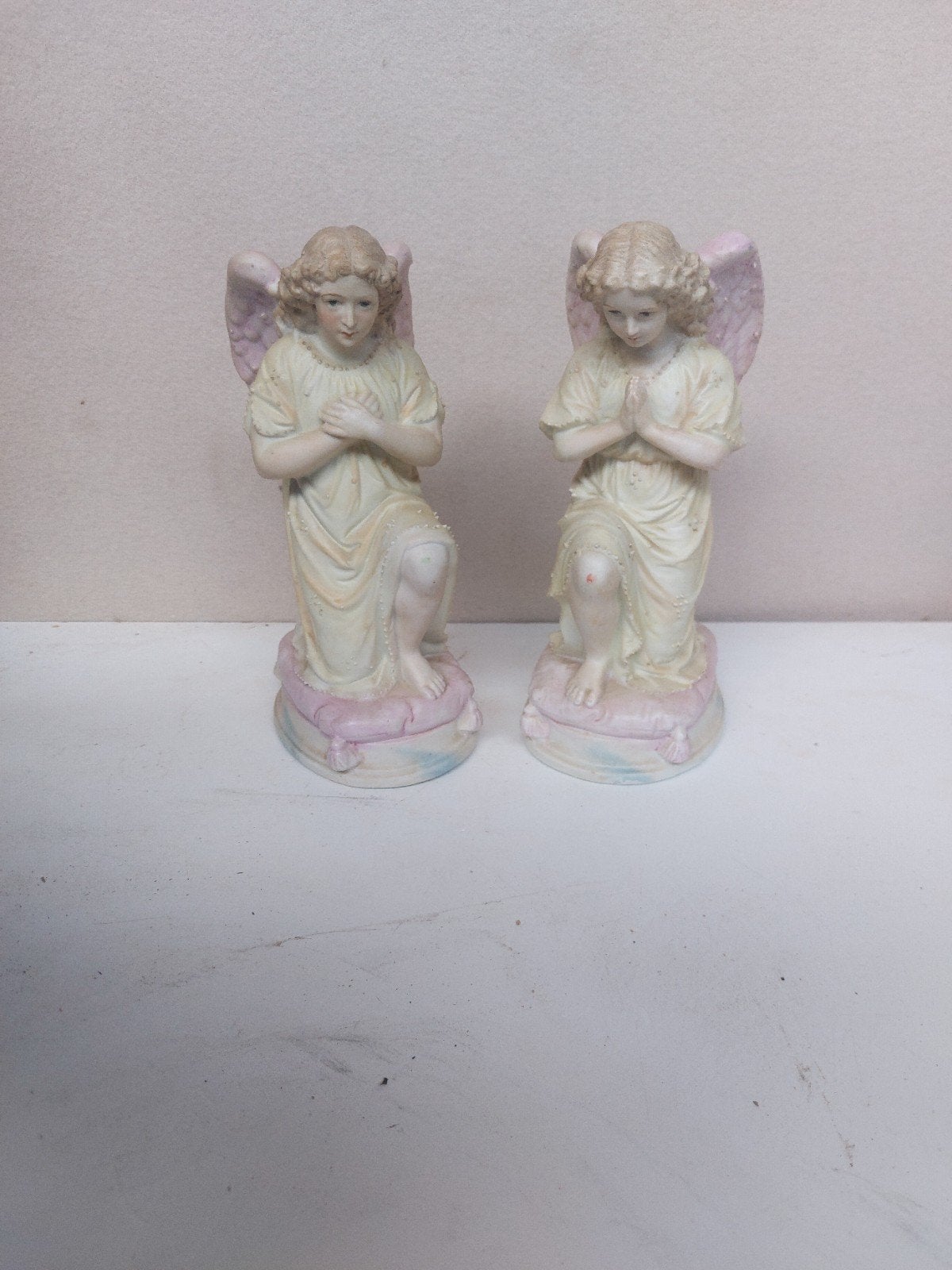 2 knielende engelen beeldjes - decoratie, Antiek en Kunst, Ophalen