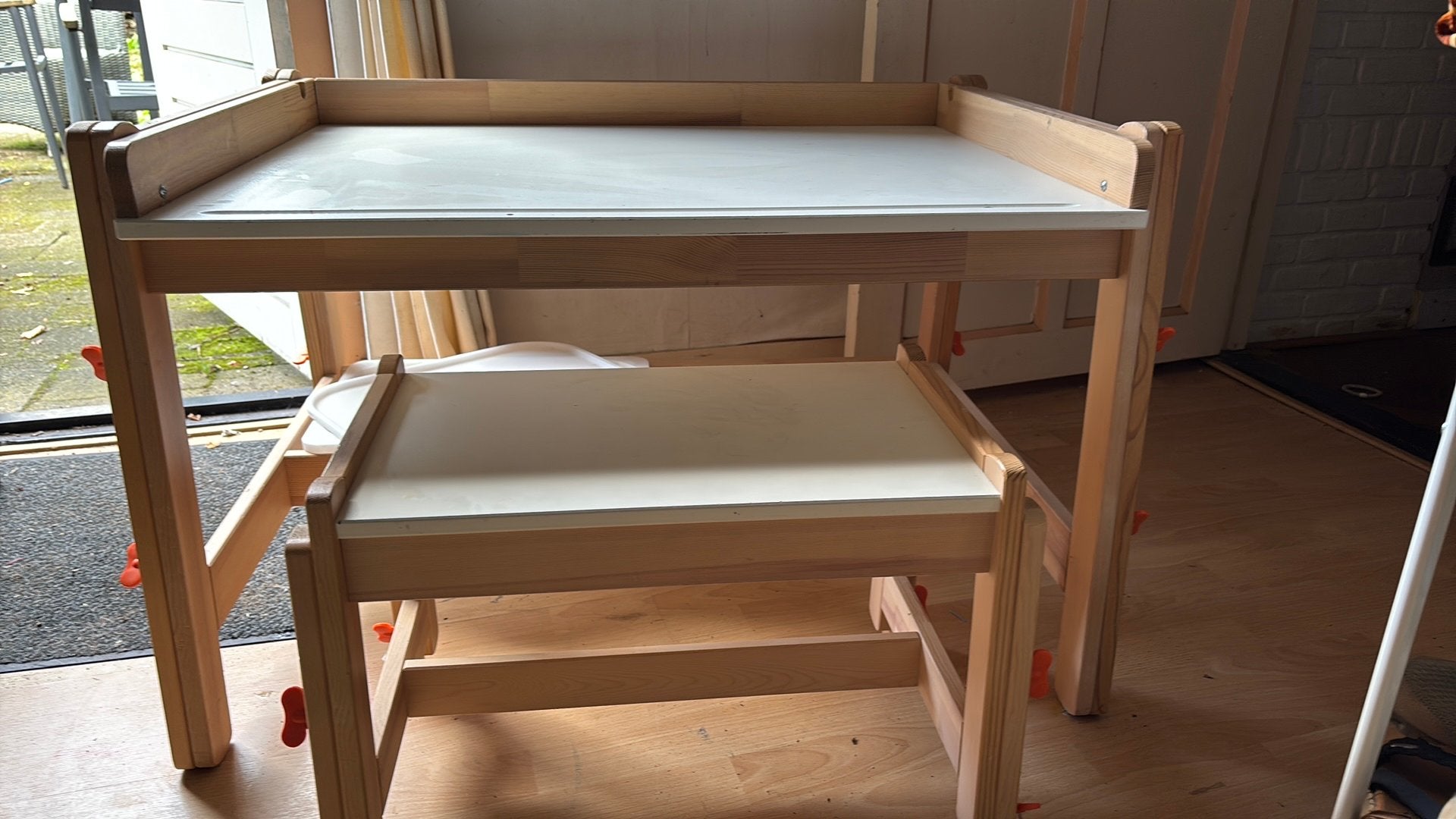 Robuuste meegroeitafel met meegroeikruk, Minder dan 75 cm, 50 tot 70 cm, Zo goed als nieuw, Opstaande rand
